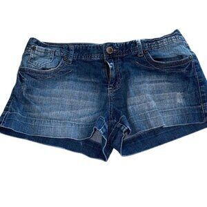 Maurices Womens Denim Shorts Size 7/8 Medium Blue Wash 98% Cotton 2% Spandex